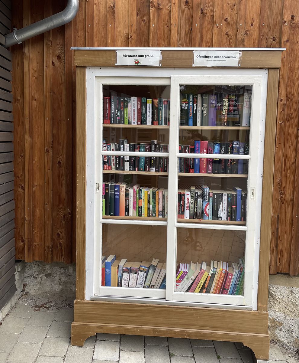 Bücherschrank an der Kulturscheune Oferdingen